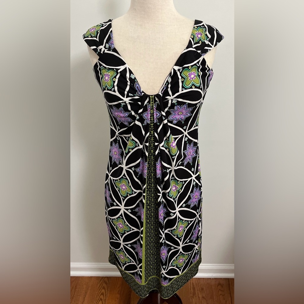 B. Calm Black Geometric Floral Jersey Shift Dress